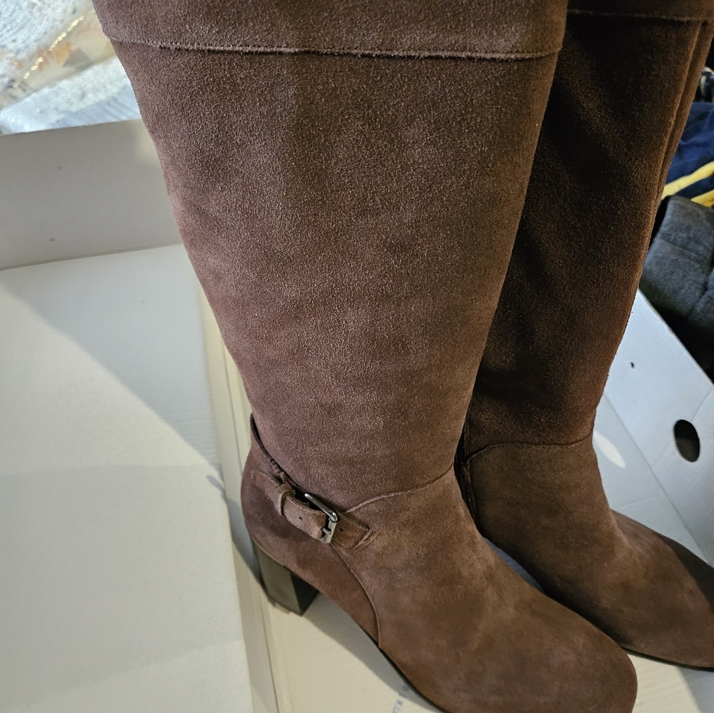 Bandolino suede boots
